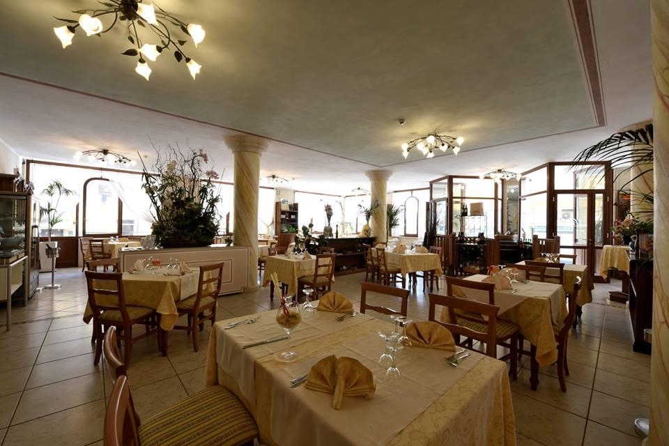 RISTORANTE LOLA PICCOLO HOTEL-Marina di Grosseto 